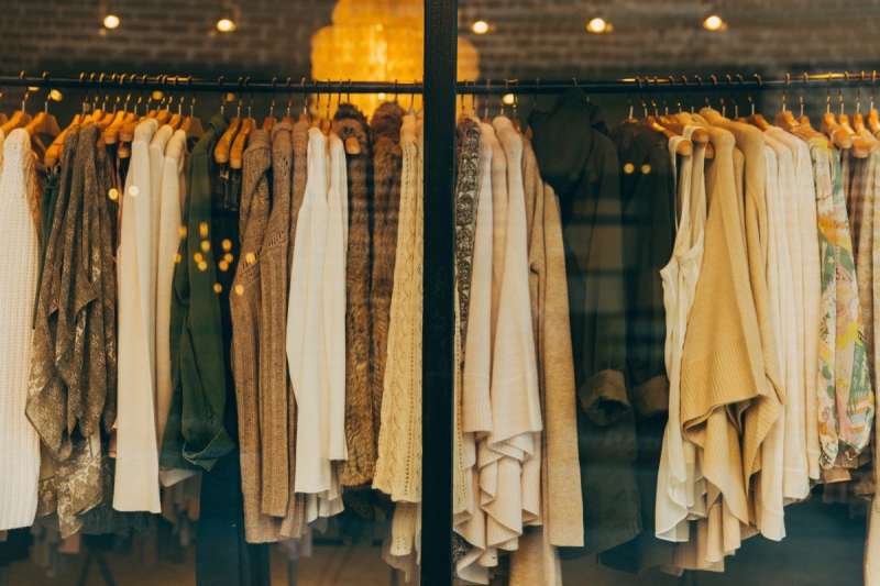 boutique-GILETTE-min_clothe_fashion_store_shop_window_store_front-21277